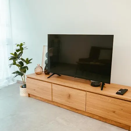 Bright With Balcony And Free Parking شقة Prešov