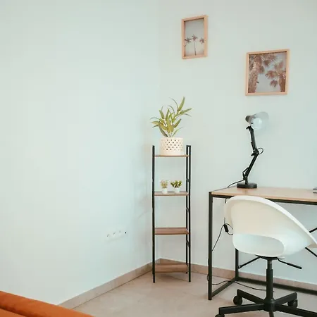 Bright With Balcony And Free Parking