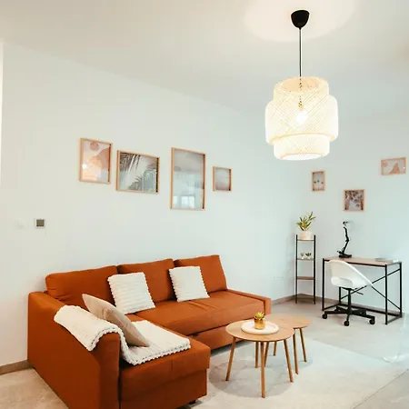 Bright With Balcony And Free Parking شقة Prešov