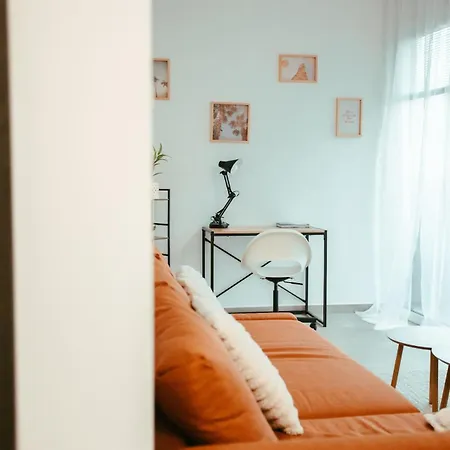 Bright With Balcony And Free Parking